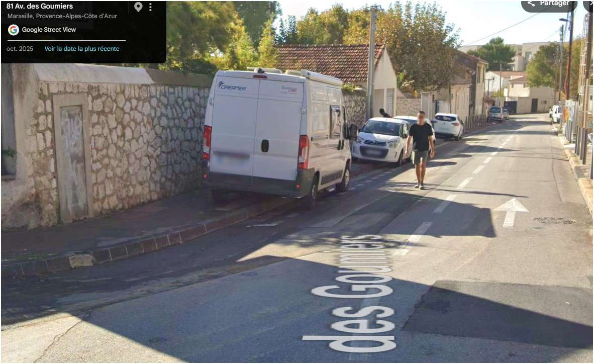  Le stationnement à cheval sur le trottoir