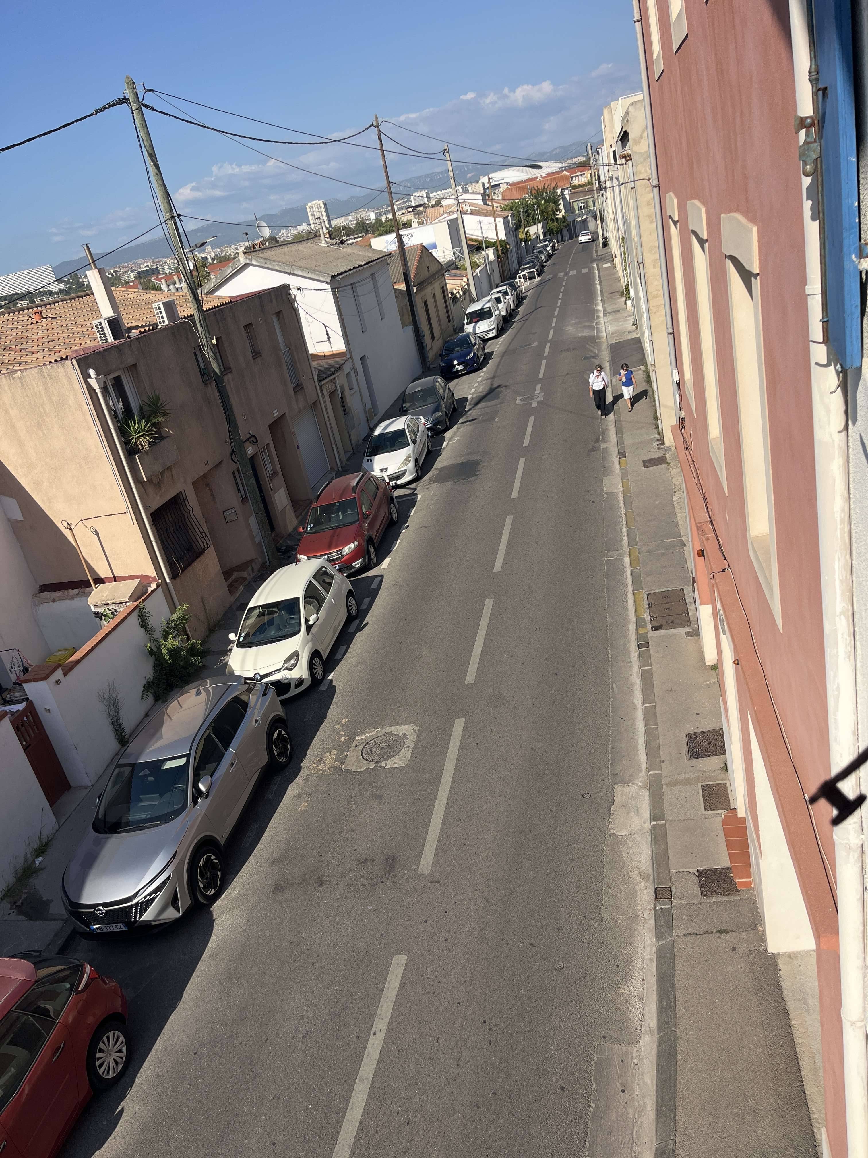 Vers le collège, en vélo ou à pieds, il se fait régulièrement agresser par des automobilistes pressés