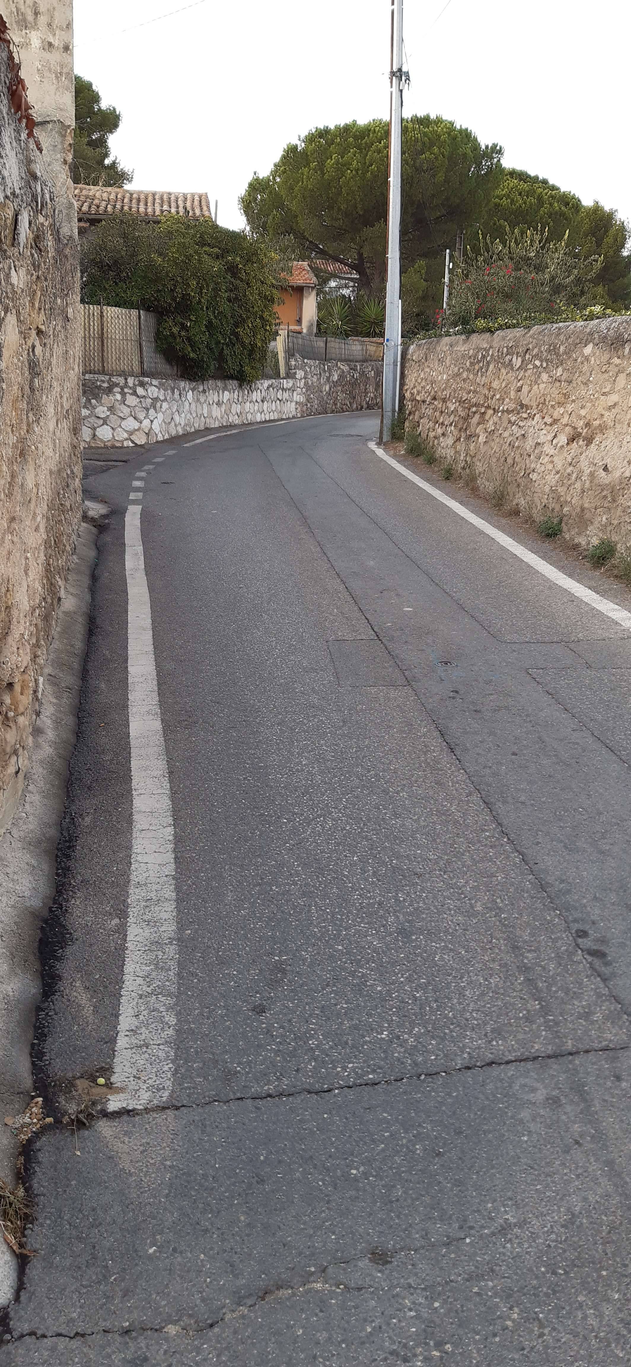 13013,  Cheminement piétons très dangereux